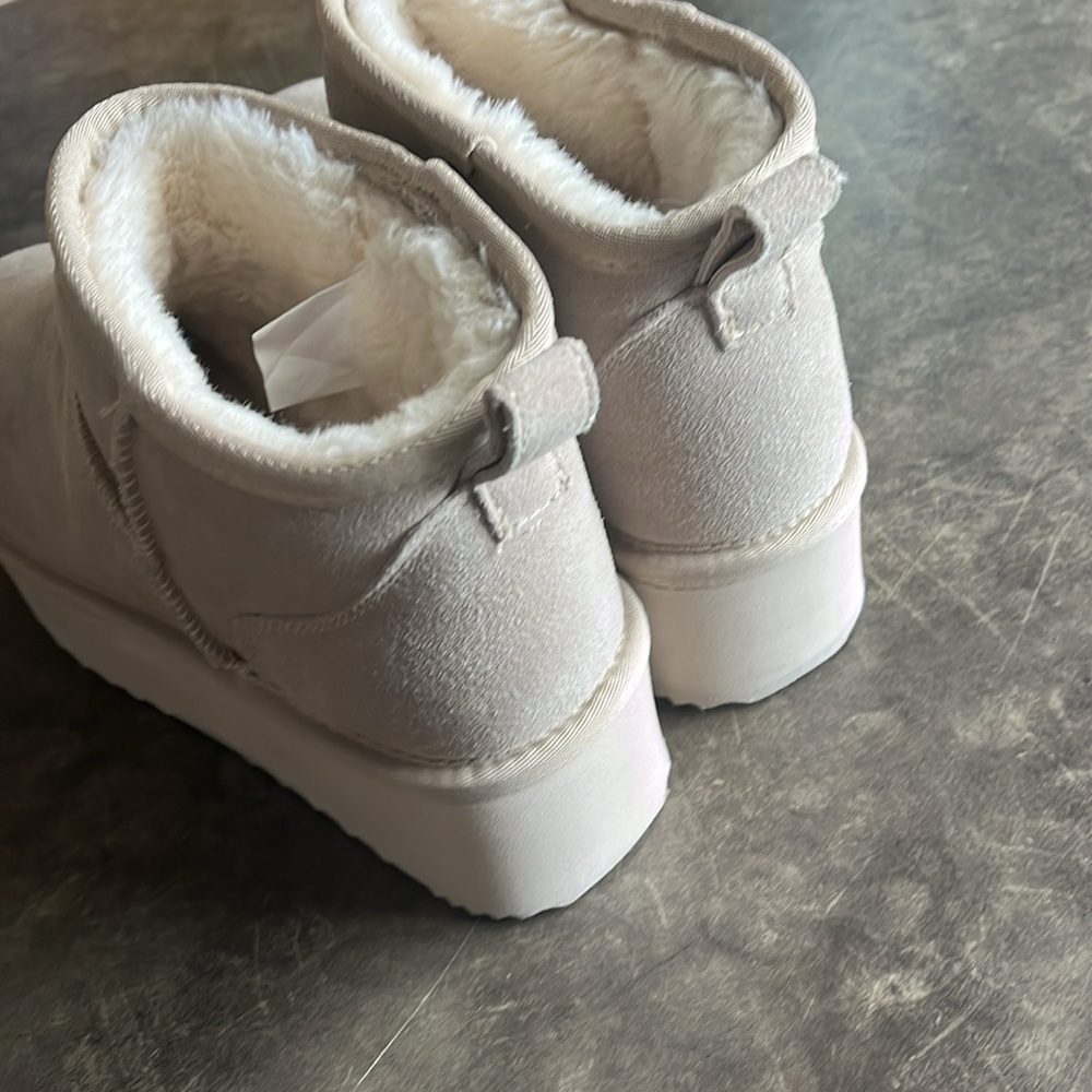 Boots - Picture 3 of 4